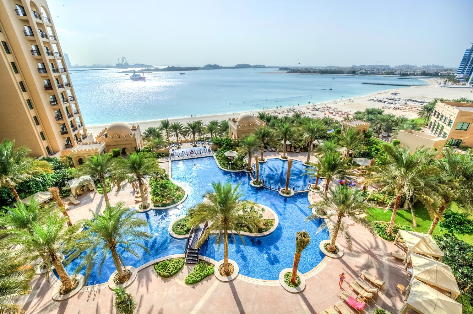 1BD in Fairmont Residence ! Access to hotel Facilities ! 22k only !