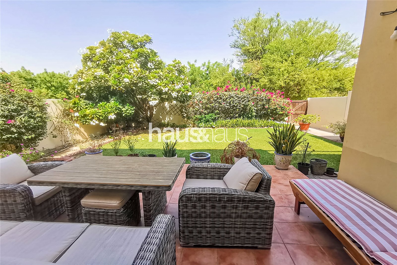 Quiet Location | White Kitchen | Maids and Study
