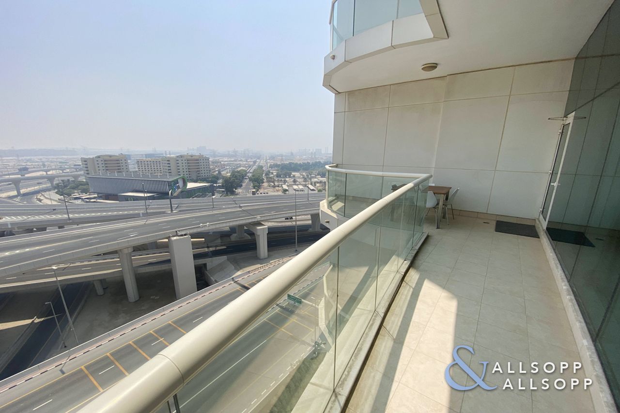 Vacant | Spacious 2 Beds | Large Balcony