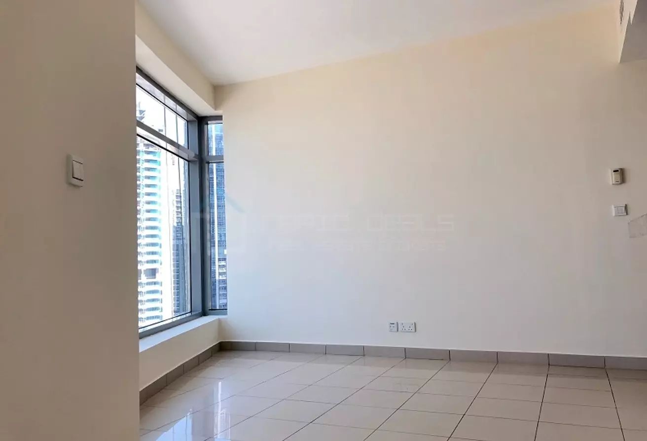 Beautifully maintained 1BR with Partial Sea view