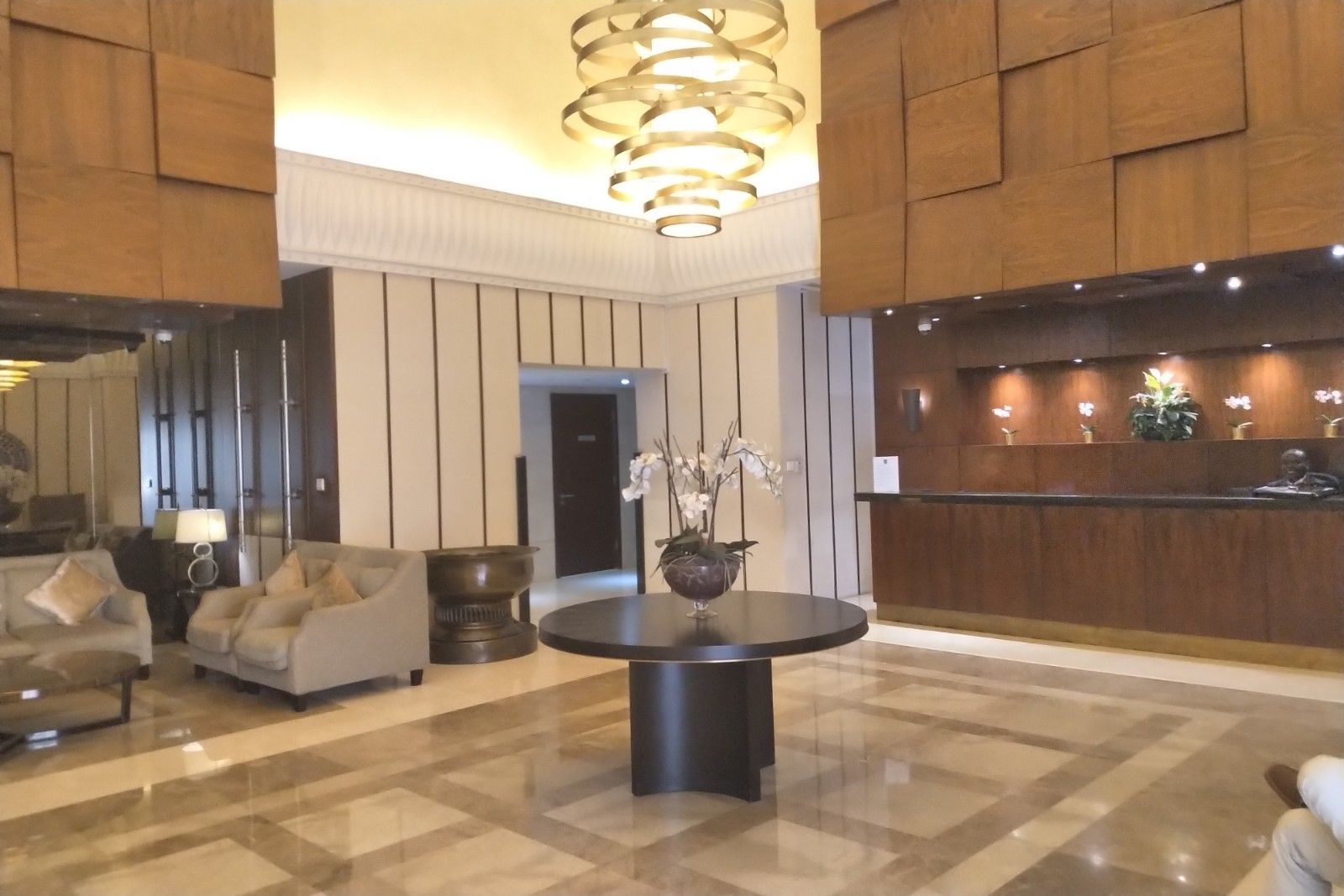 Spacious 2-bedroom apartment for rent in the sought-after Marina Tower, Dubai Marina