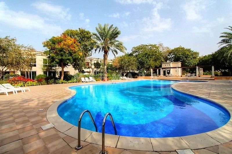 Amazing 3 bed+study with shared pool/gym