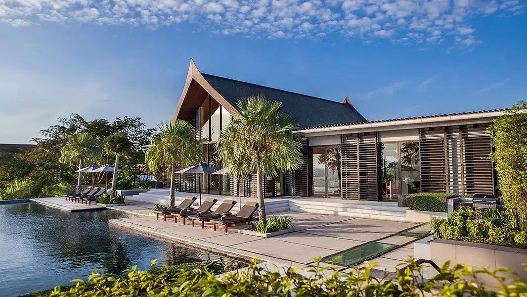Uniquely designed | Spacious unit | Pool view