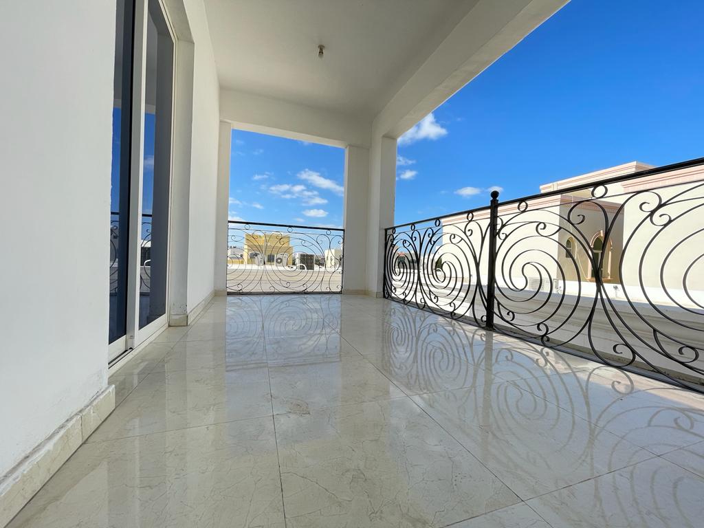 Huge Private Balcony 2 Bedroom Hall With Sep/Kitchen 2 Proper Washroom Near Khalifa Market