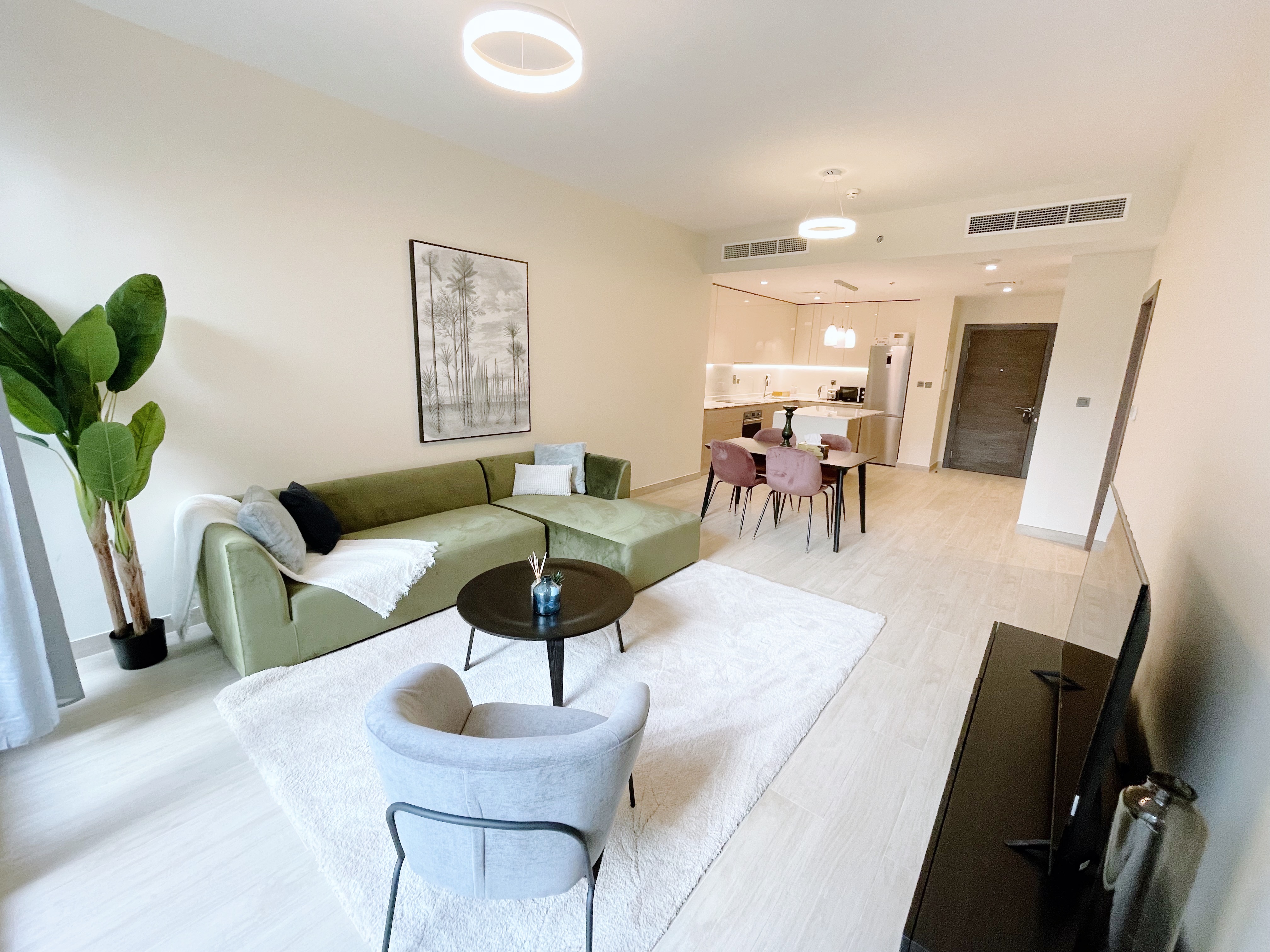 Enchanting 1BDR Apt w/ Direct Pool & Gym Access