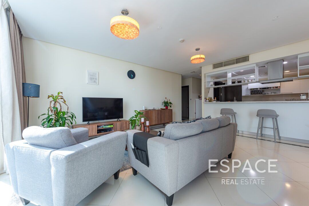 Large 2 Beds | Great Layout | Immaculate