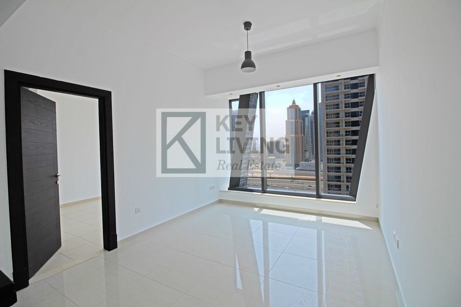 Outstanding 1 BR Apartment With Pool View | Vacant