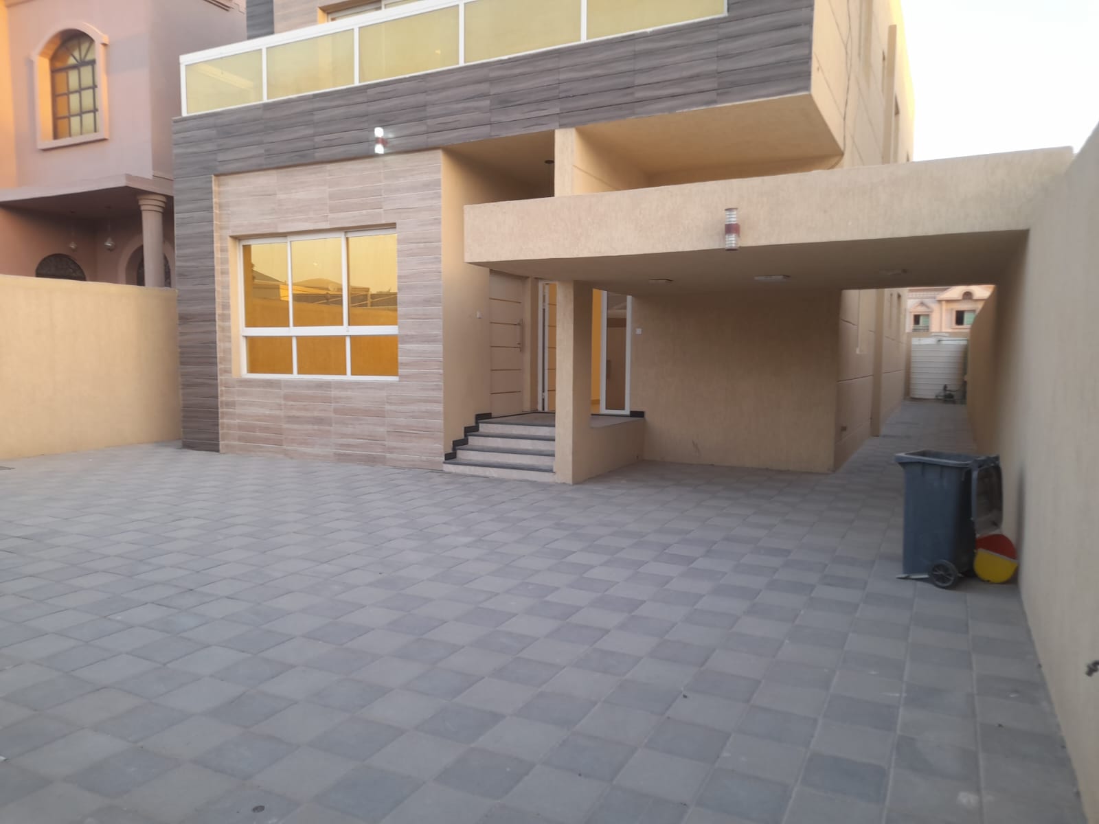 Own a villa with water, electricity and air conditioners on Qar Street, a modern European design, of the finest personal finishes, freehold for all na