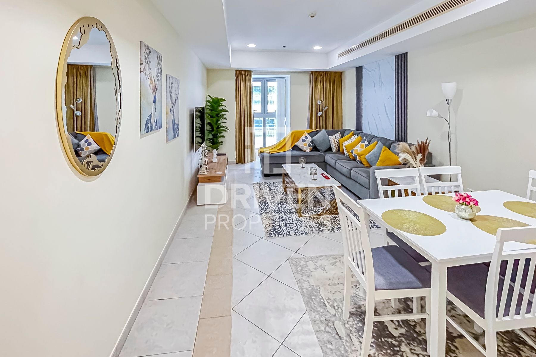 Elegant Unit and Furnished with Sea View