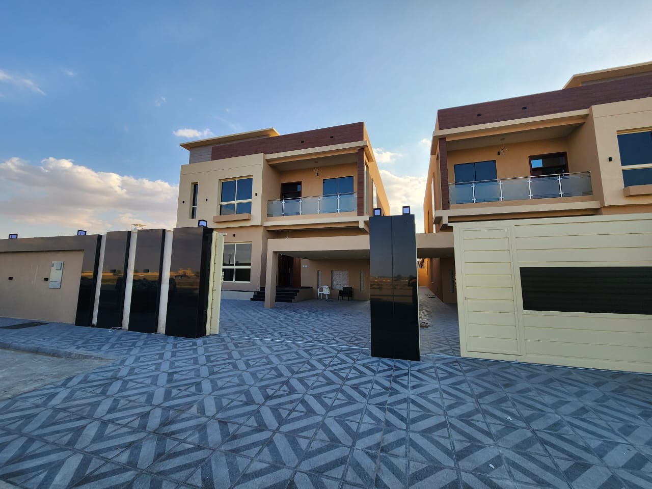 Villa for sale, modern design, at a very excellent price, in a high area, high-quality finishing, freehold for all nationalities.