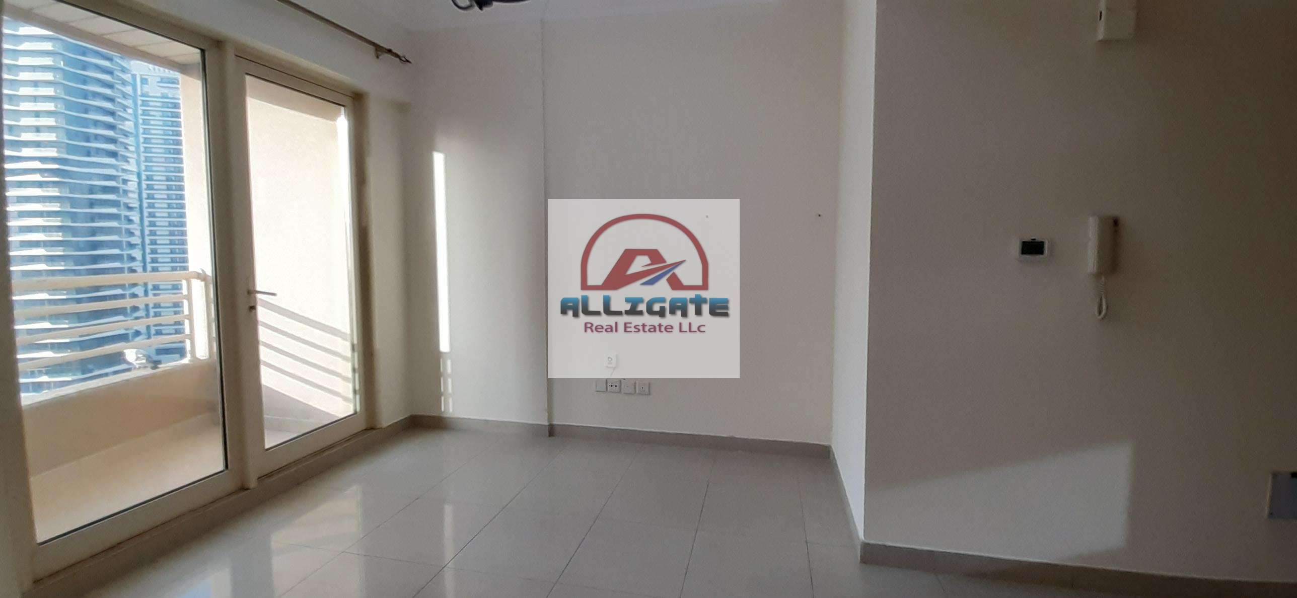 Spacious 1 B/R + Hall   For Rent@60k In Manchester Tower Dubai Marina