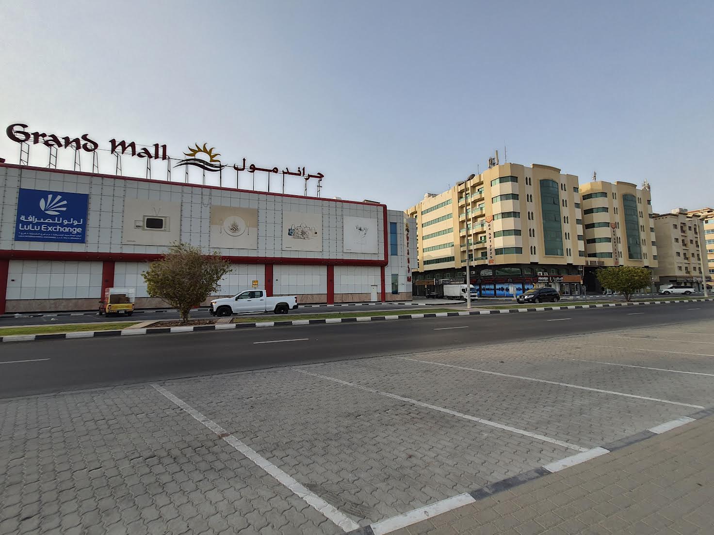 1 WEAK OFFER ONLY 35K 1 CHQ 37K 4/6 CHEQS 1 MONTH FREE 2 BR HALL APARTMENT ONLY FOR FAMILIES BESIDE GRAND MOLL TO MAIN ETISALAT TO SHARJAH MUNCIPALITY