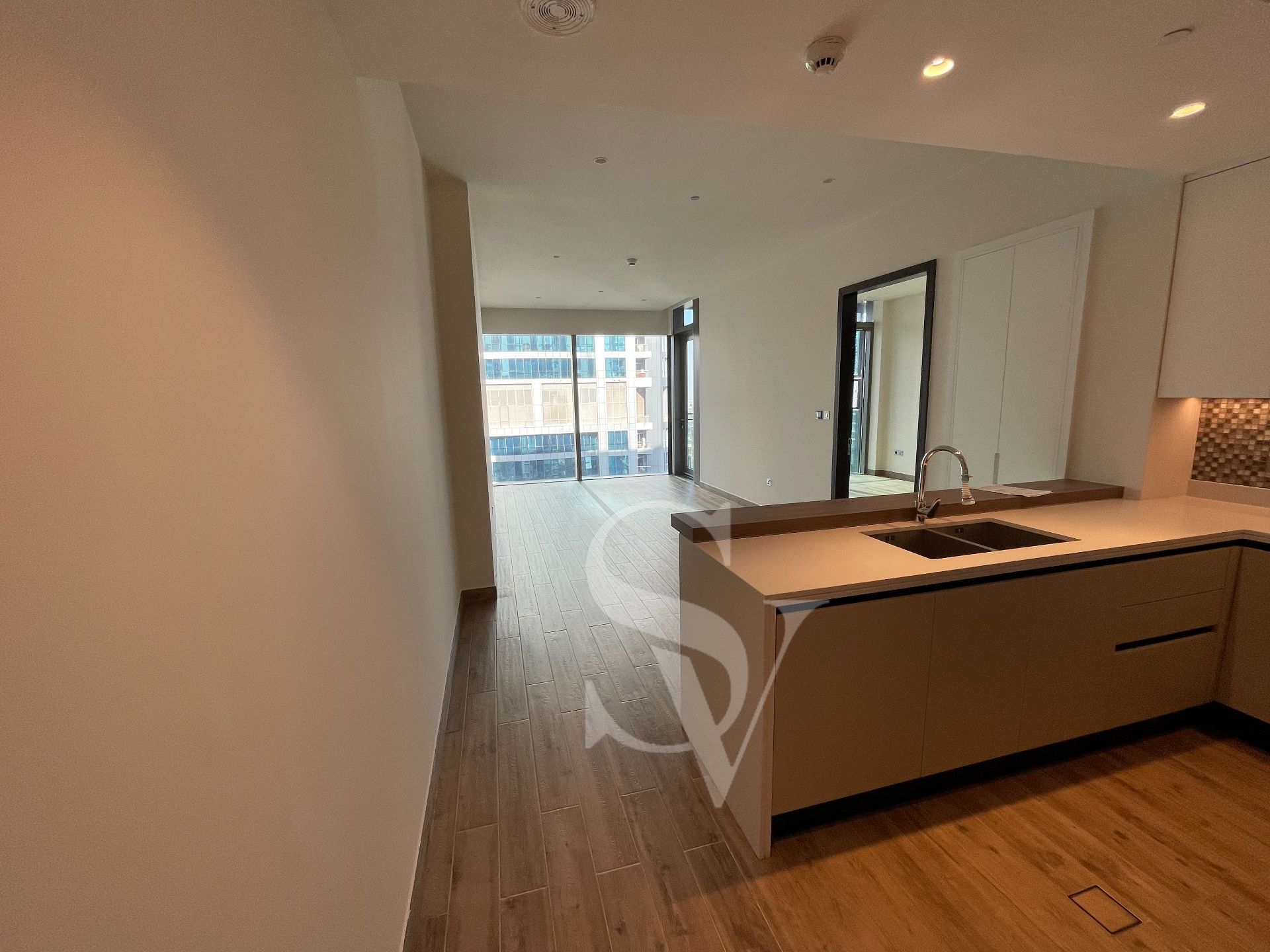 Luxurious High Floor Unit - 1BHK - Skyline View