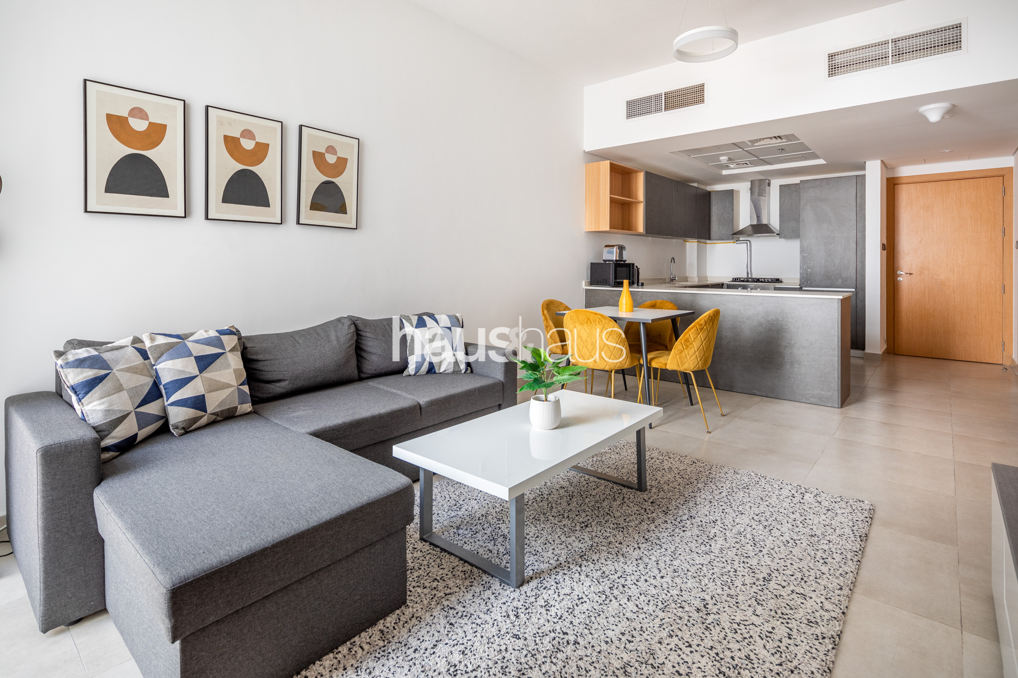 Spacious 1 Bedroom | Pool view | Convenient area