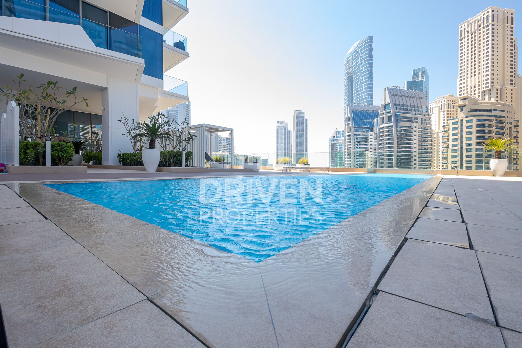 Elegant and Upgraded Unit on High Floor