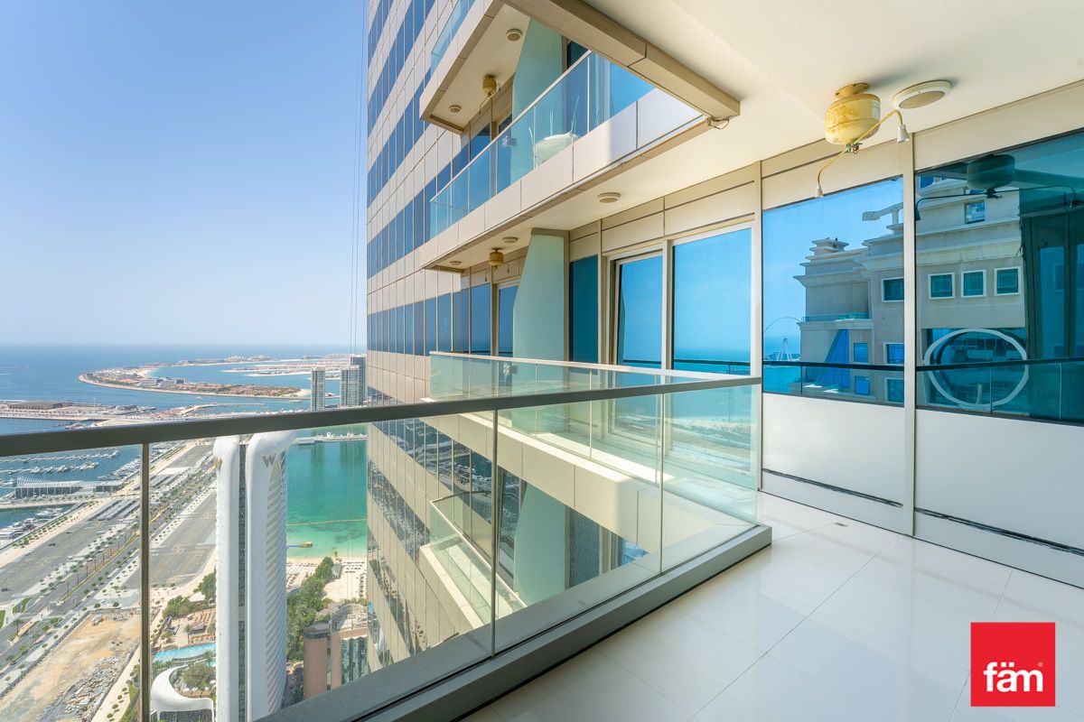Ocean and Skyline View - Large Apartment - Balcony