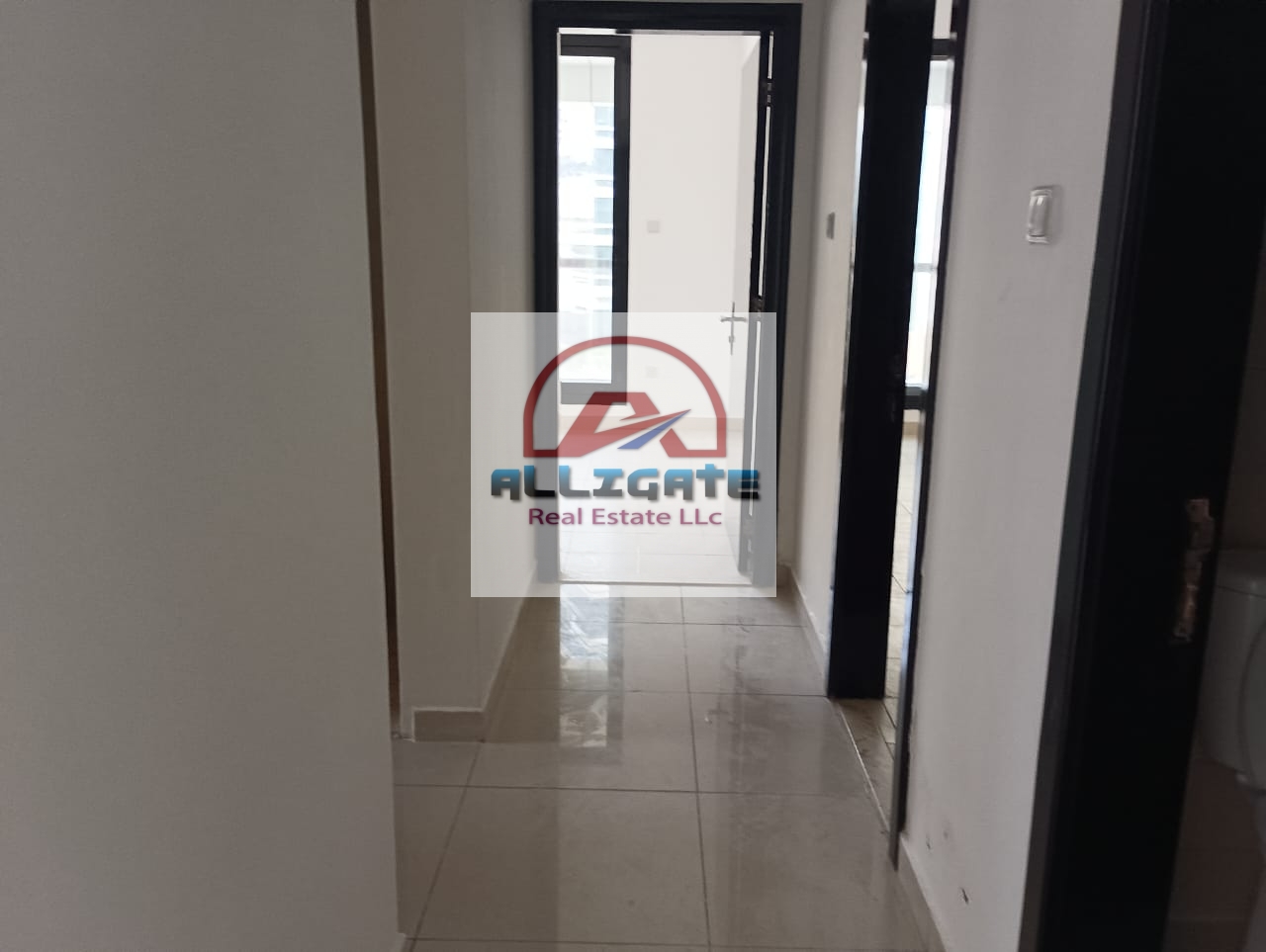 MH-1.1M, COZY 2 BED FOR SALE IN DUBAI MARINA , ESCAN TOWER WITH VIEW Partial Marina & SZR