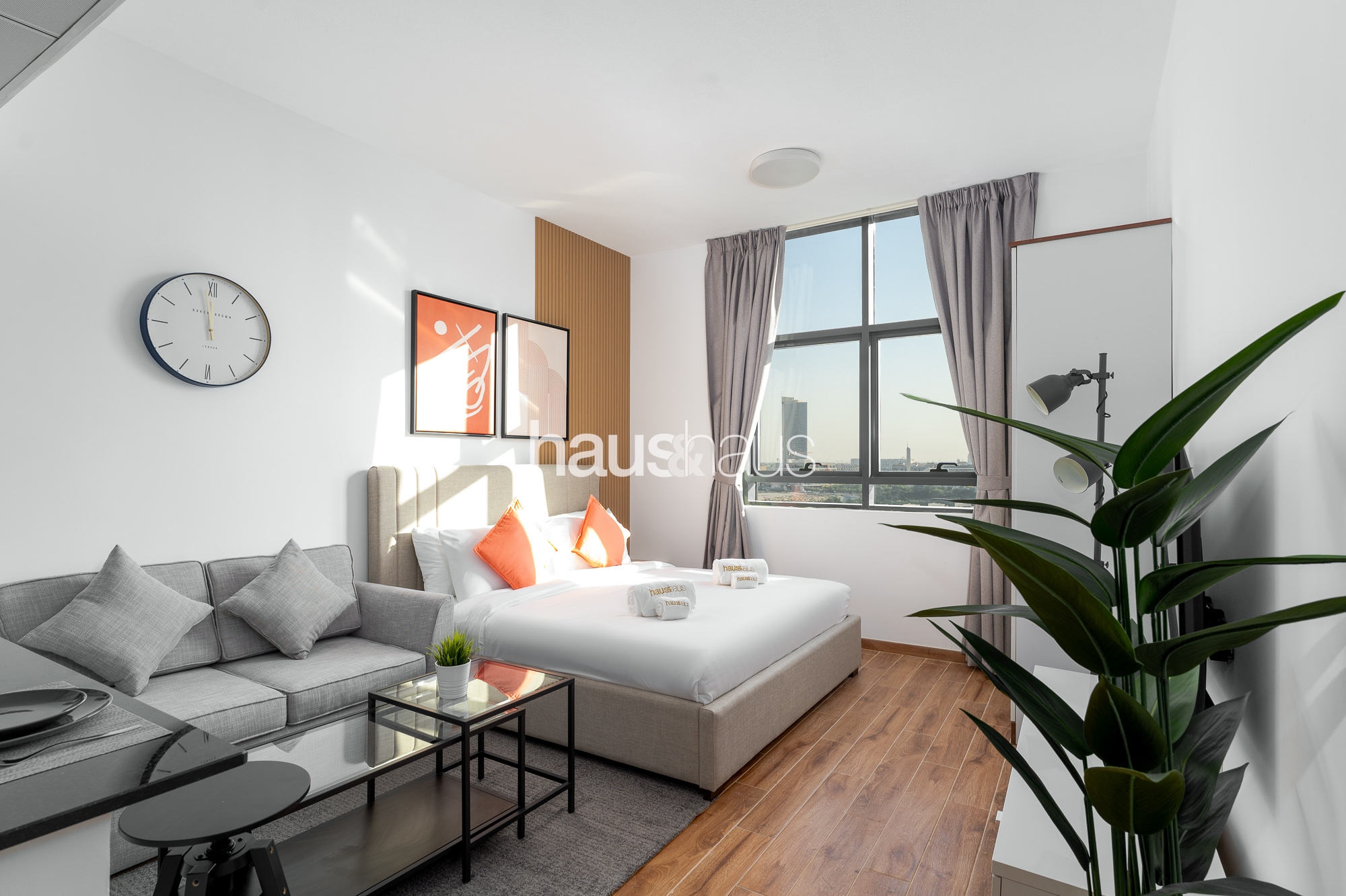 Chic Studio | Vibrant | Easily Accessible