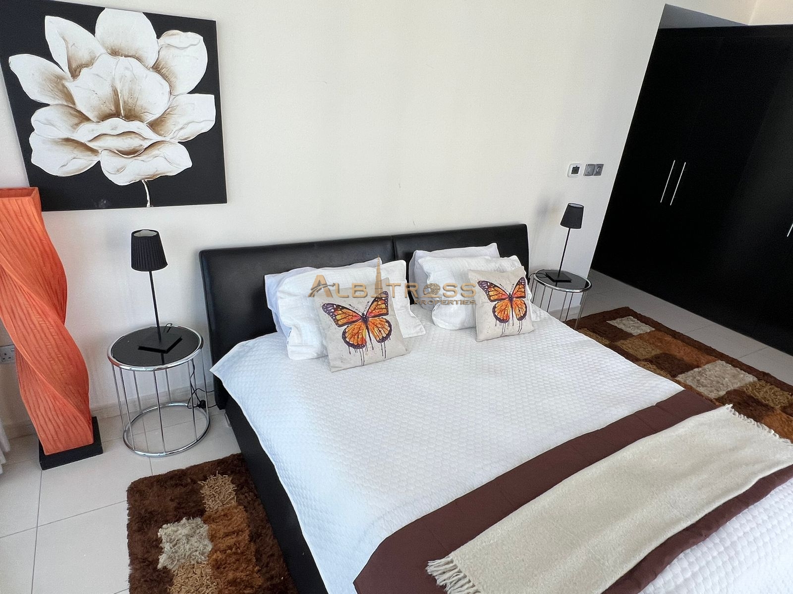 Multiple Cheques | Negotiable | Vacant | sea pool View