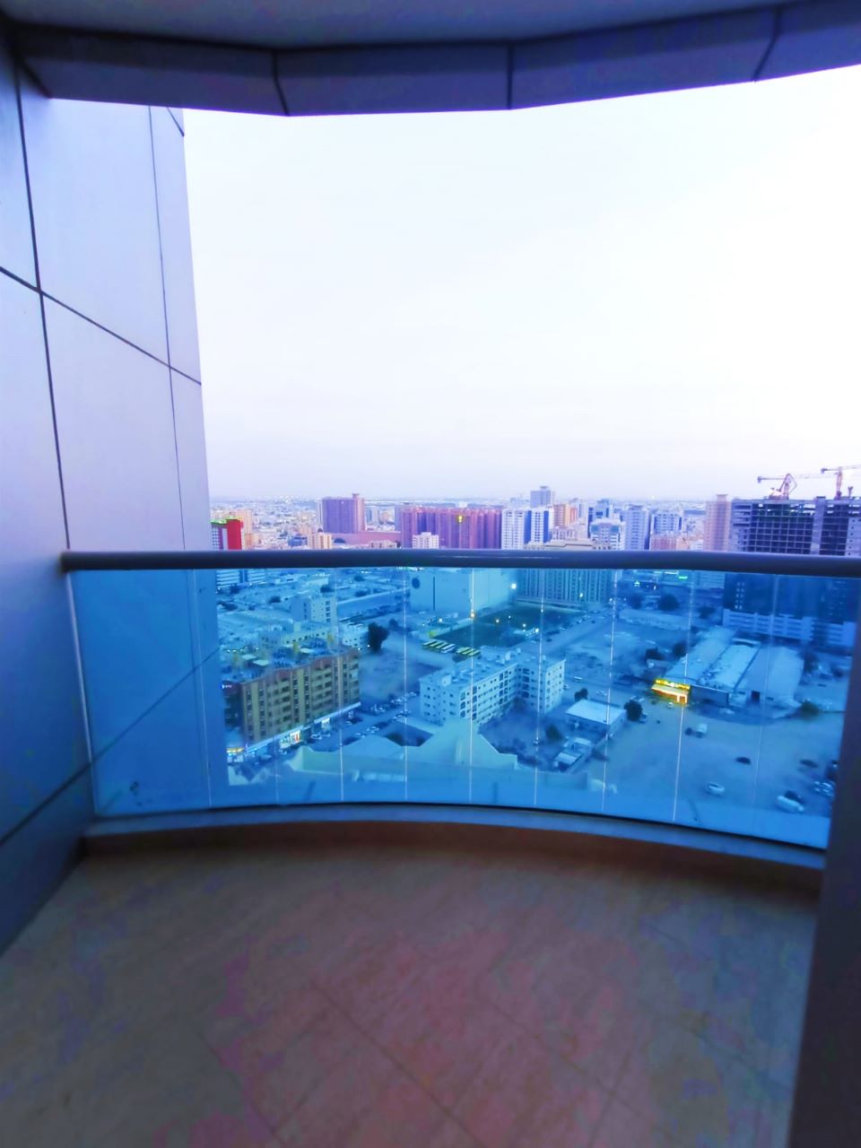 Apartment consisting of 2 rooms, a hall, , 3 bathrooms, a large area, air conditioning, on the owner