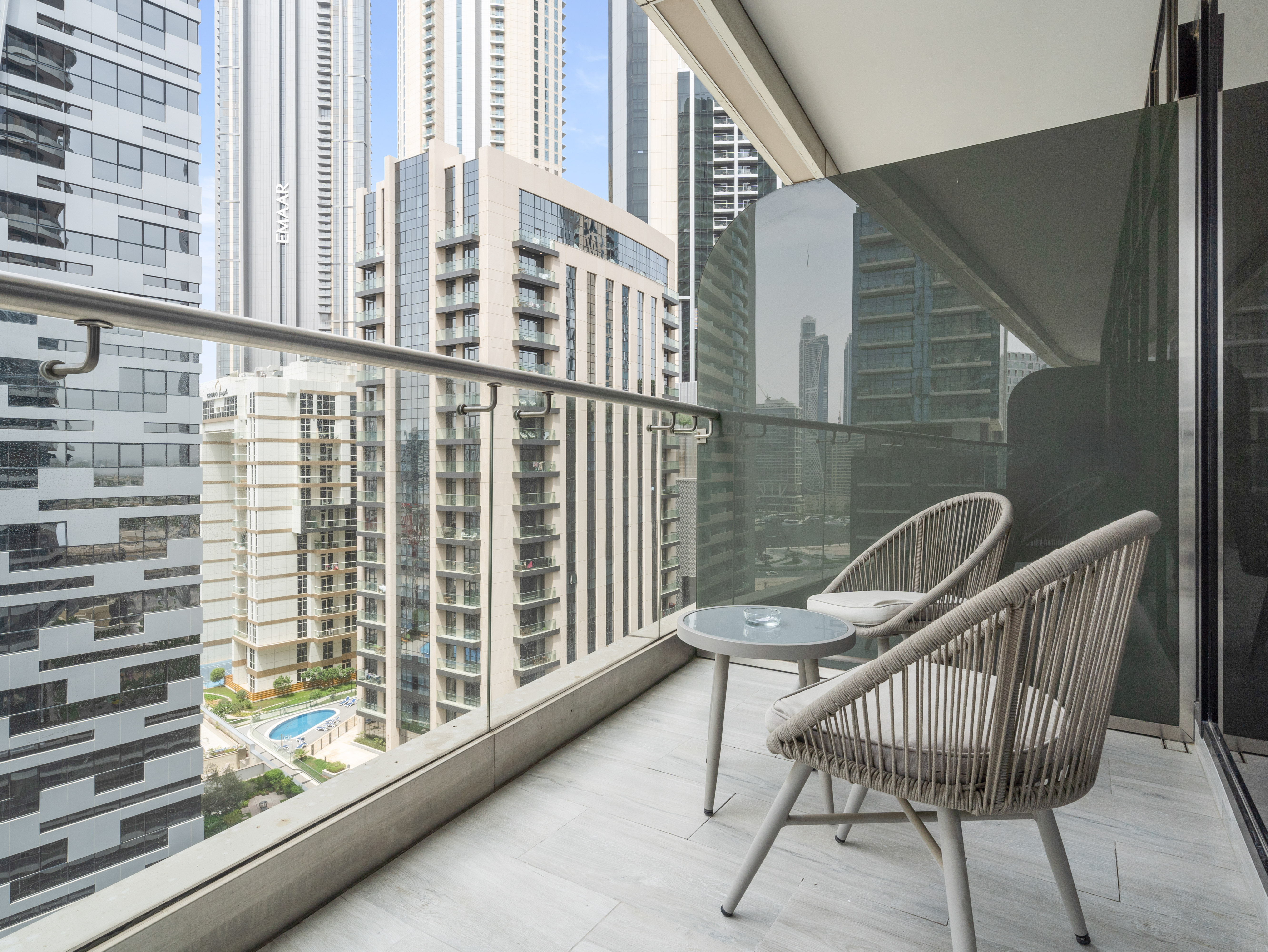 Elegant Apartment Amidst Vibrant Area With Balcony