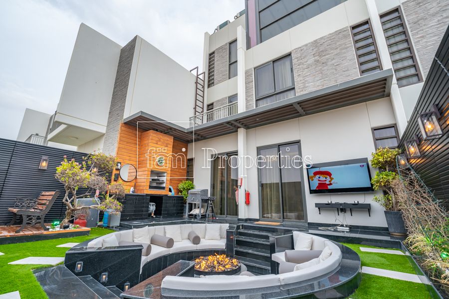 Upgraded | Decorated | Fireplace | The Best Villa