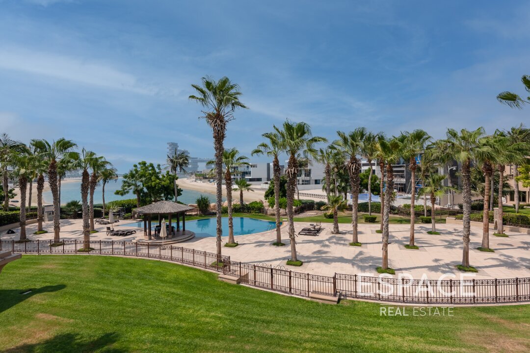 Upgraded Canal Cove Townhouse With Large Plot