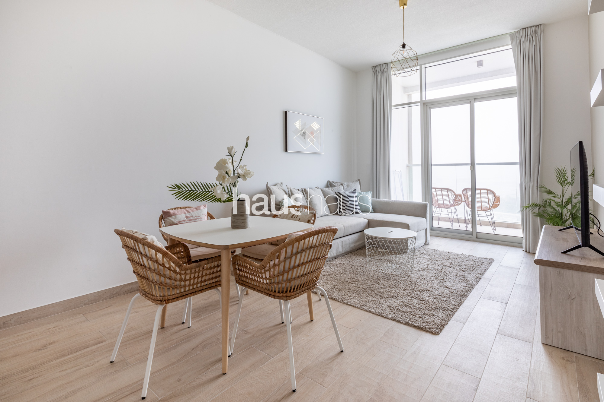 Sleek & Cosy 1 BR | Great Location | Vast