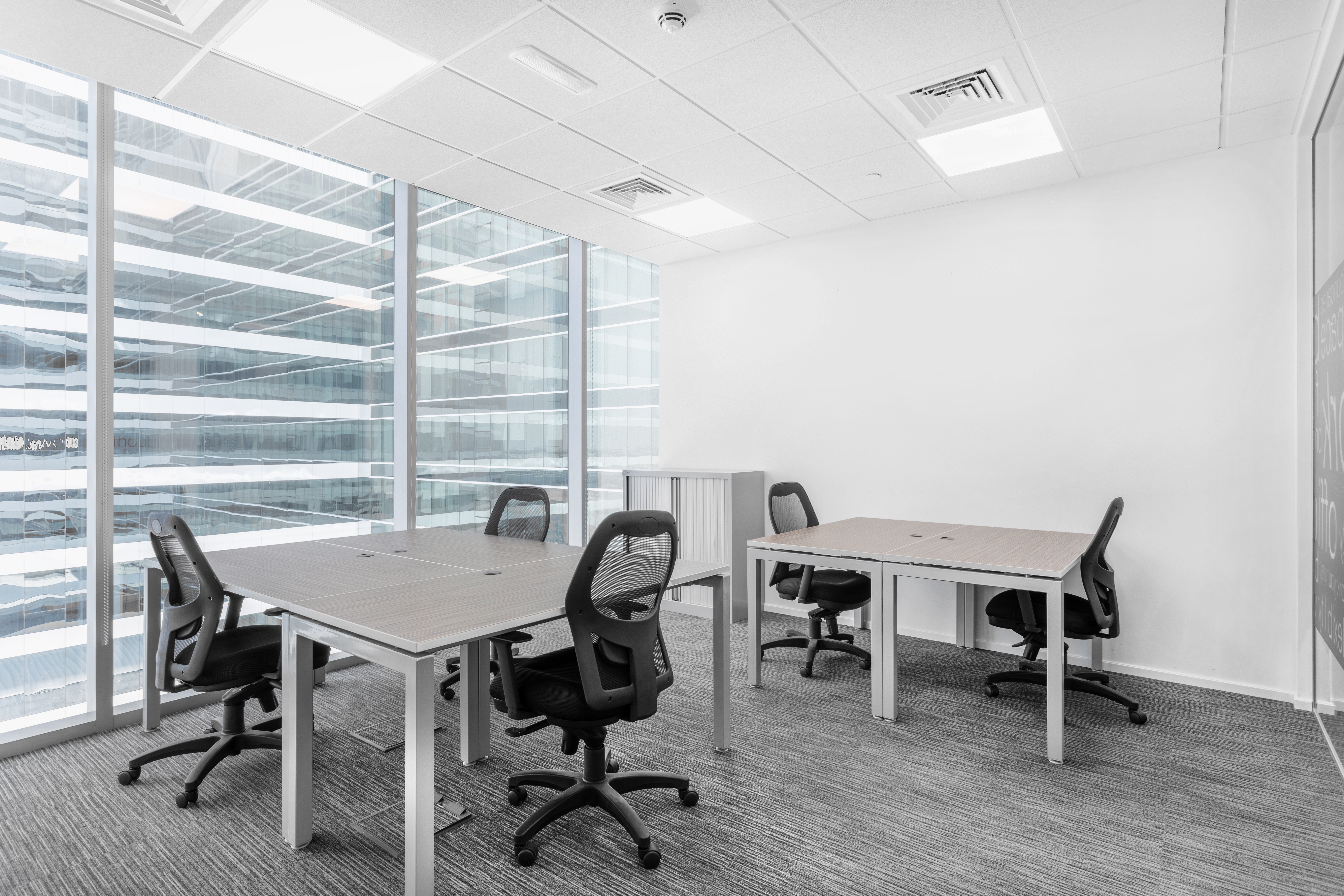 All-inclusive access to professional workspace for rent for 5 persons in DUBAI, JAFZA One Dubai Area
