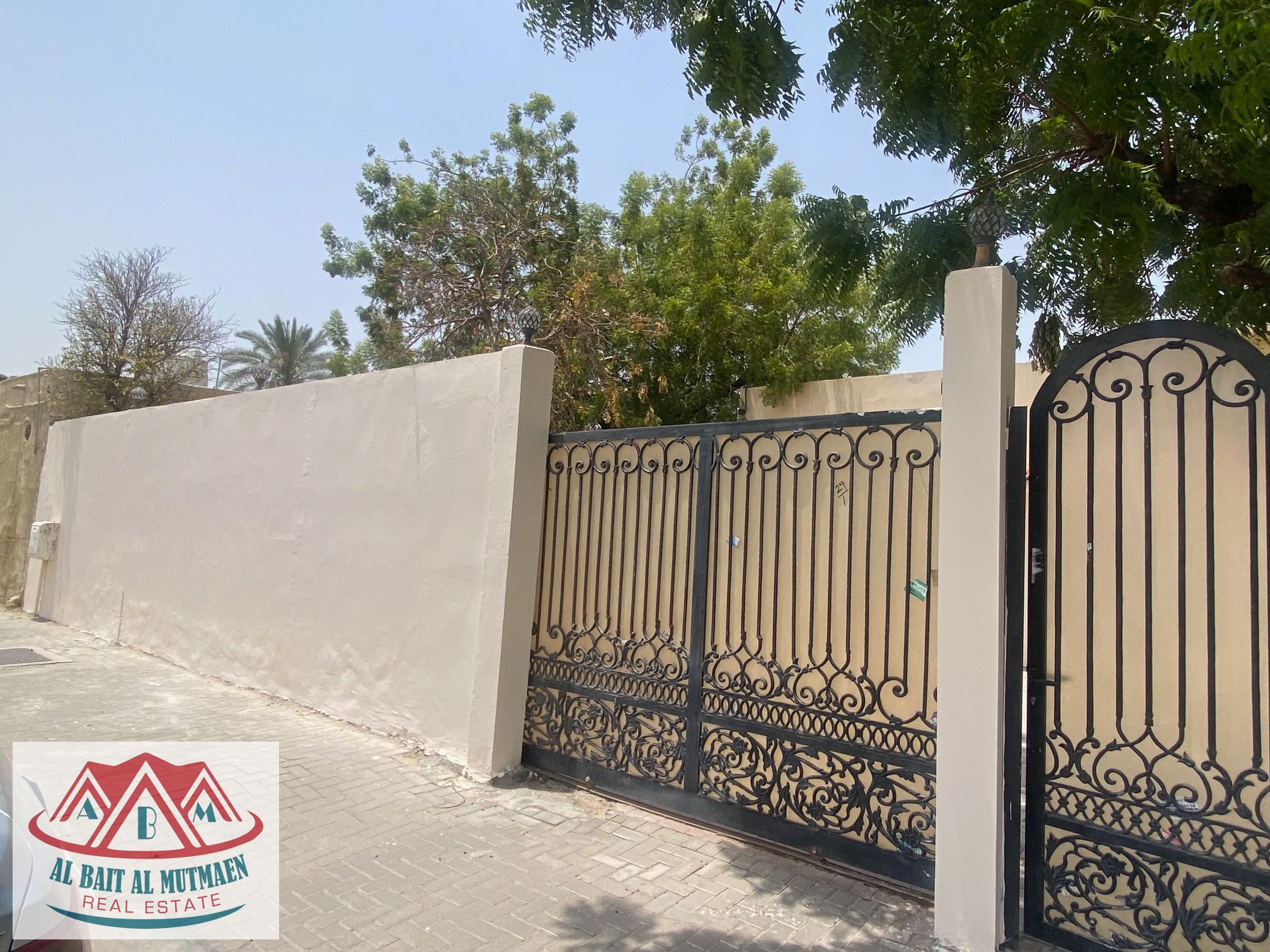 house of lettuce, rooms and an annex, an excellent location in Al Jazzat