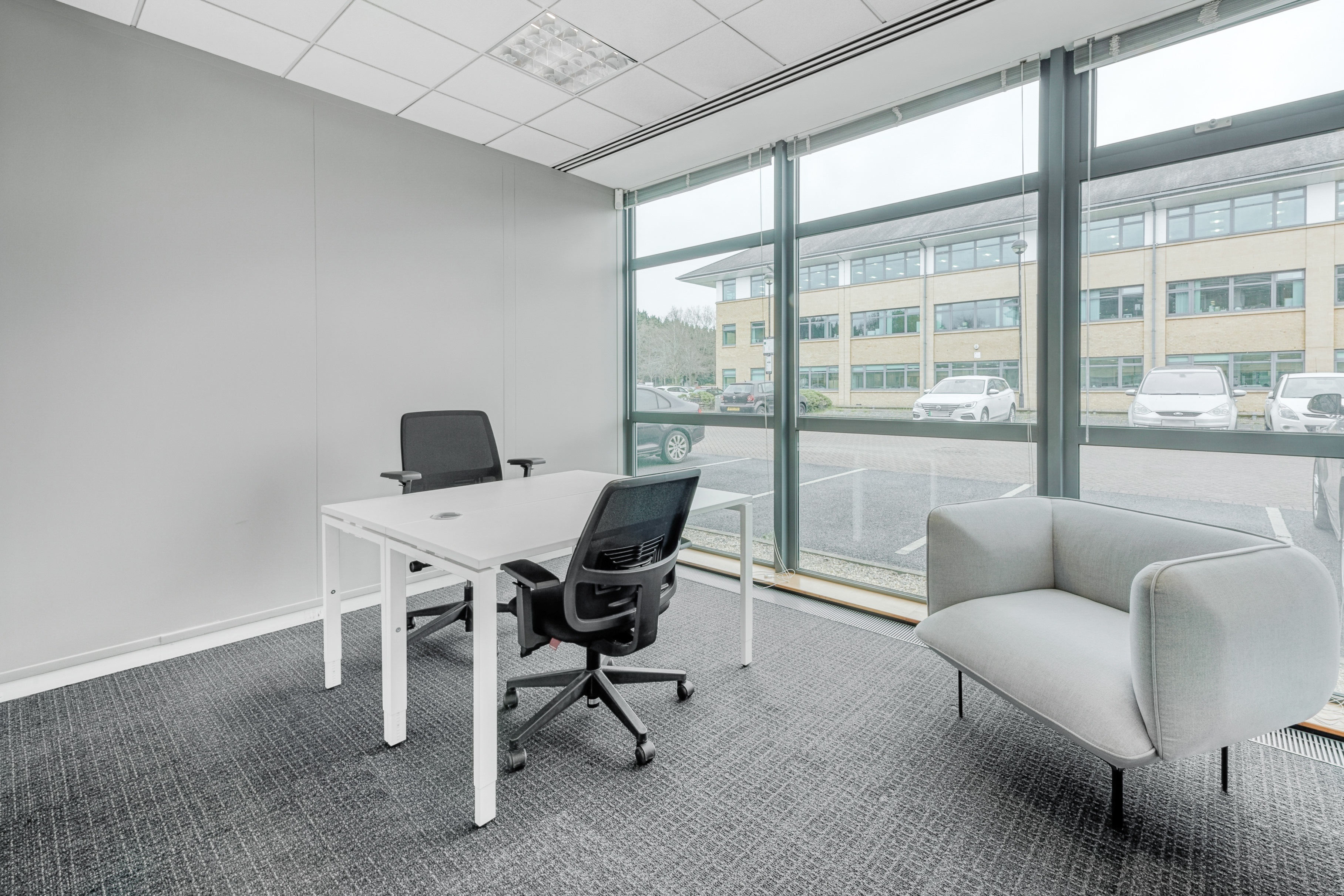 All-inclusive access to professional workspace for rent for 2 persons in RAS AL KHAIMAH, Julphar Tower RAK Sharjah