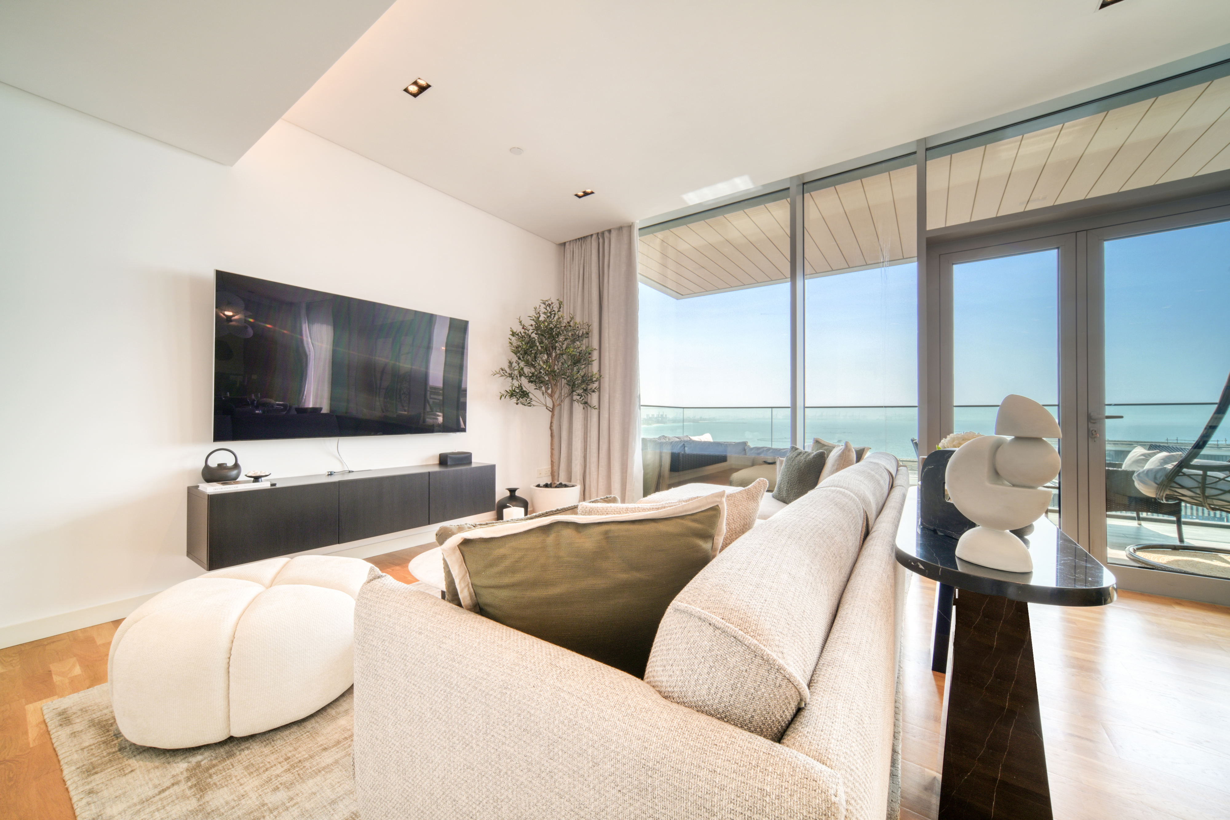 Sparkling Balcony Sea View Apt in Bluewaters