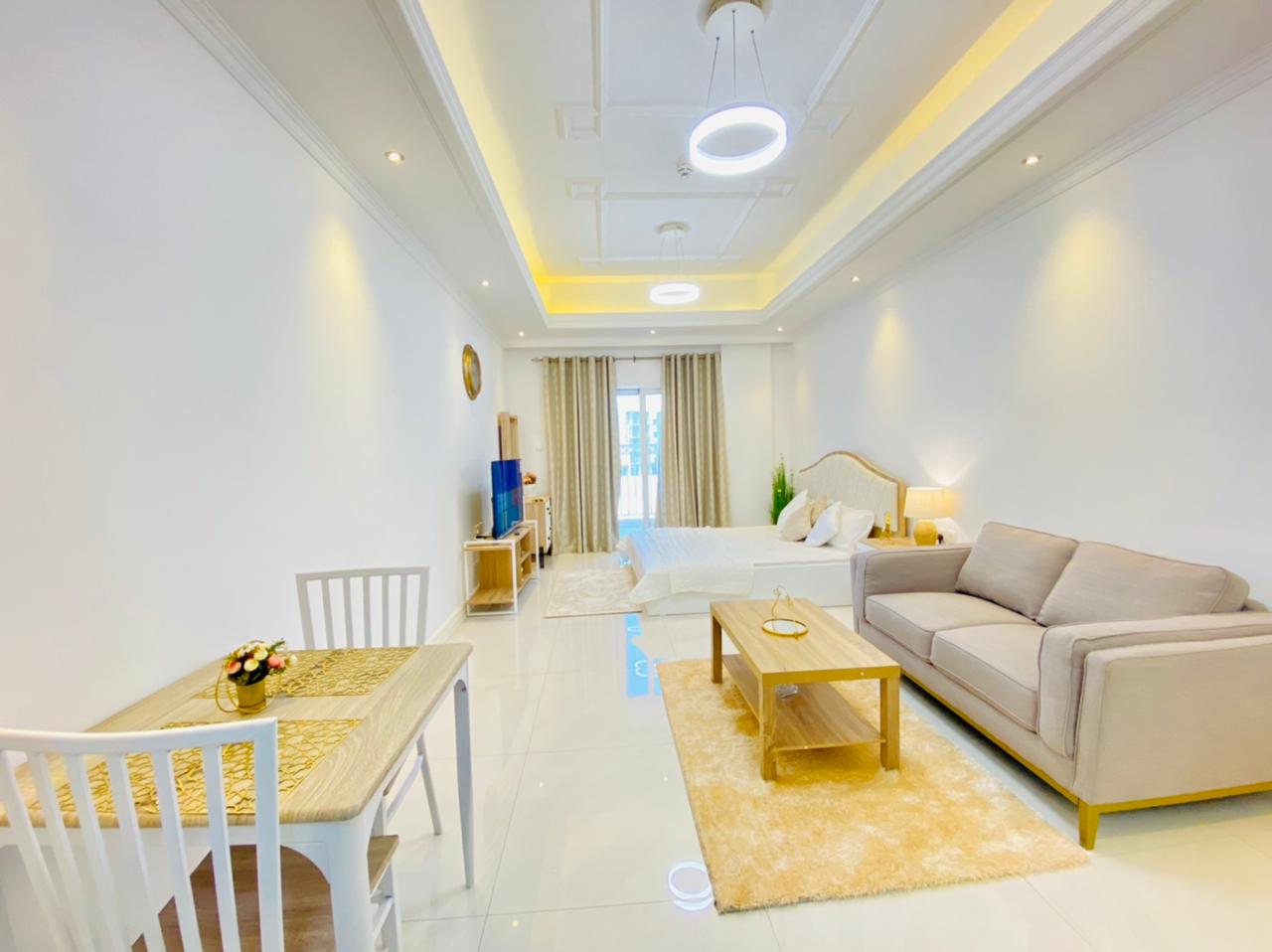 Experience Boulevard Luxury: Short-Term Retreats at Vincitore Boulevard, Arjan!