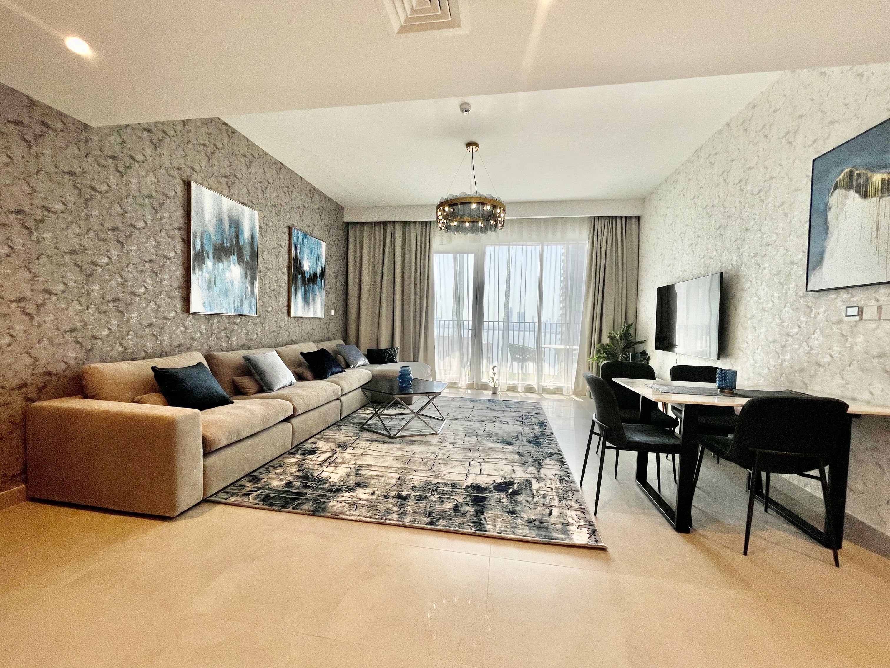 Luxury 2BHK Creek Horizon Tower 1 –ALL BILLS Inc. + FREE Parking & Wifi