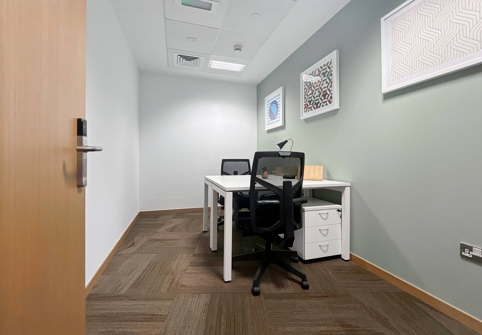Office space for rent for 2 persons in Dubay DAFZA, Freezone Dubai