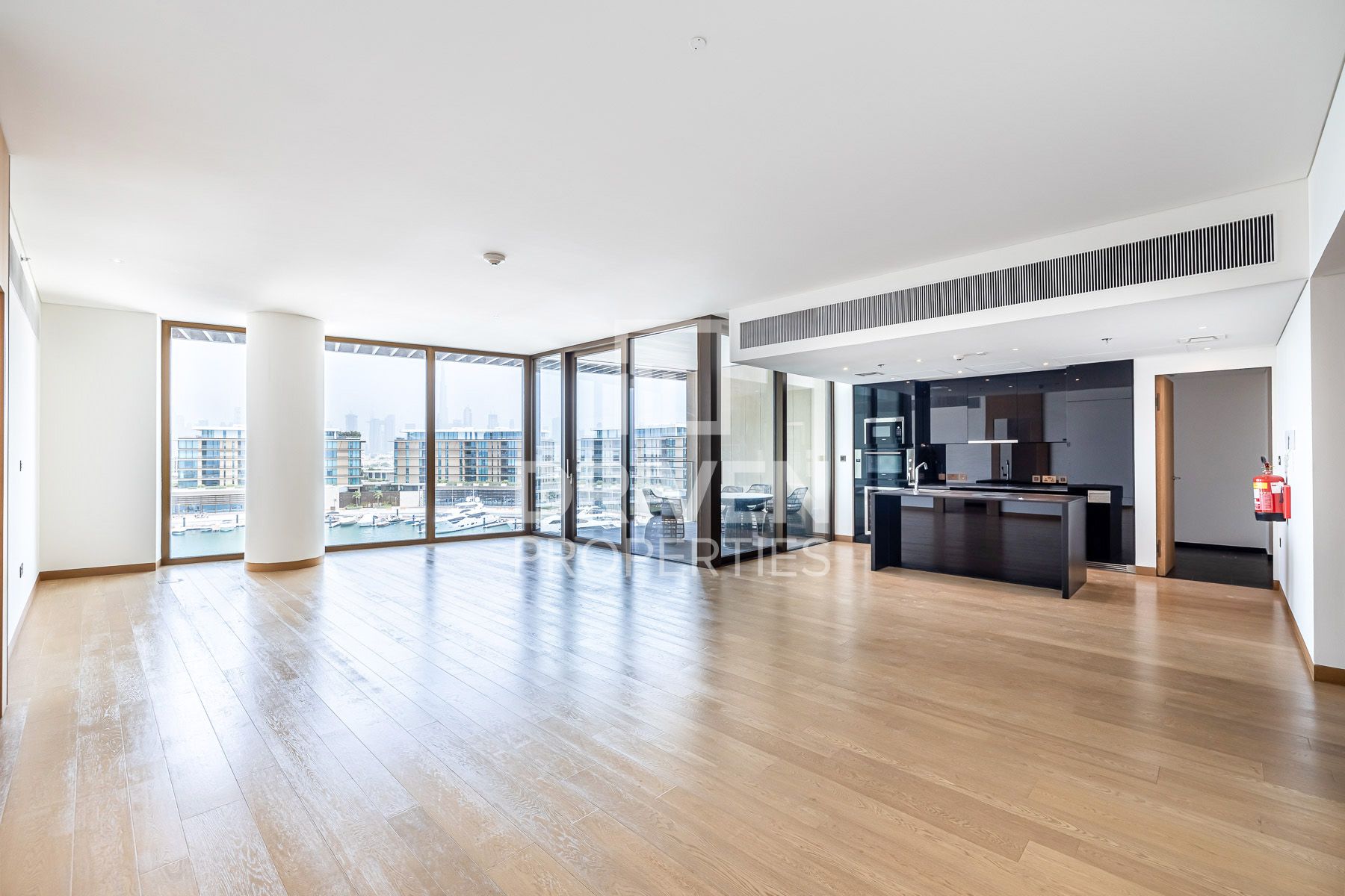 Spacious High Floor Apt with Full Marina View