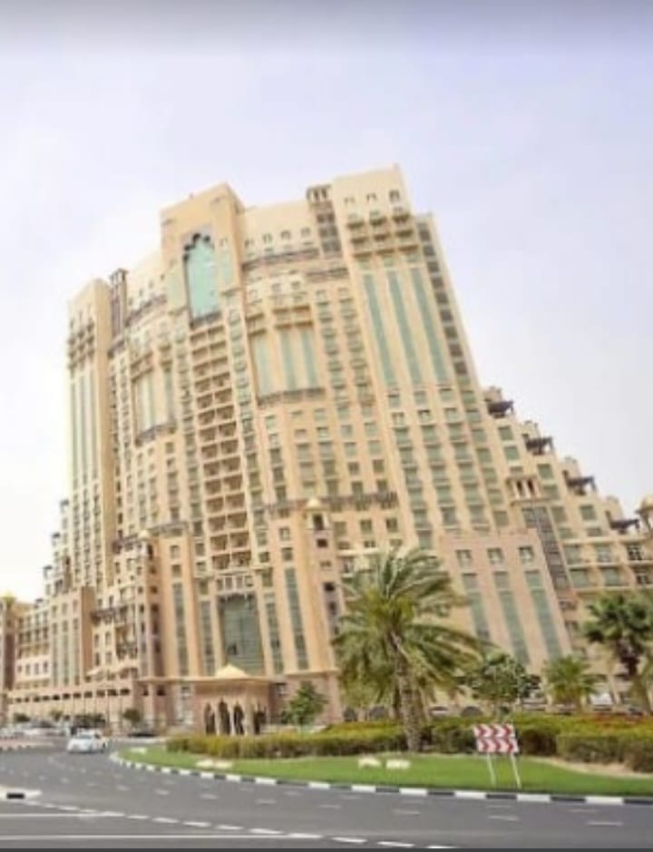 SILICON GATES 1- CHILLER FREE - LARGE 1B-HALL WITH 2 BALCONY RENT 64000