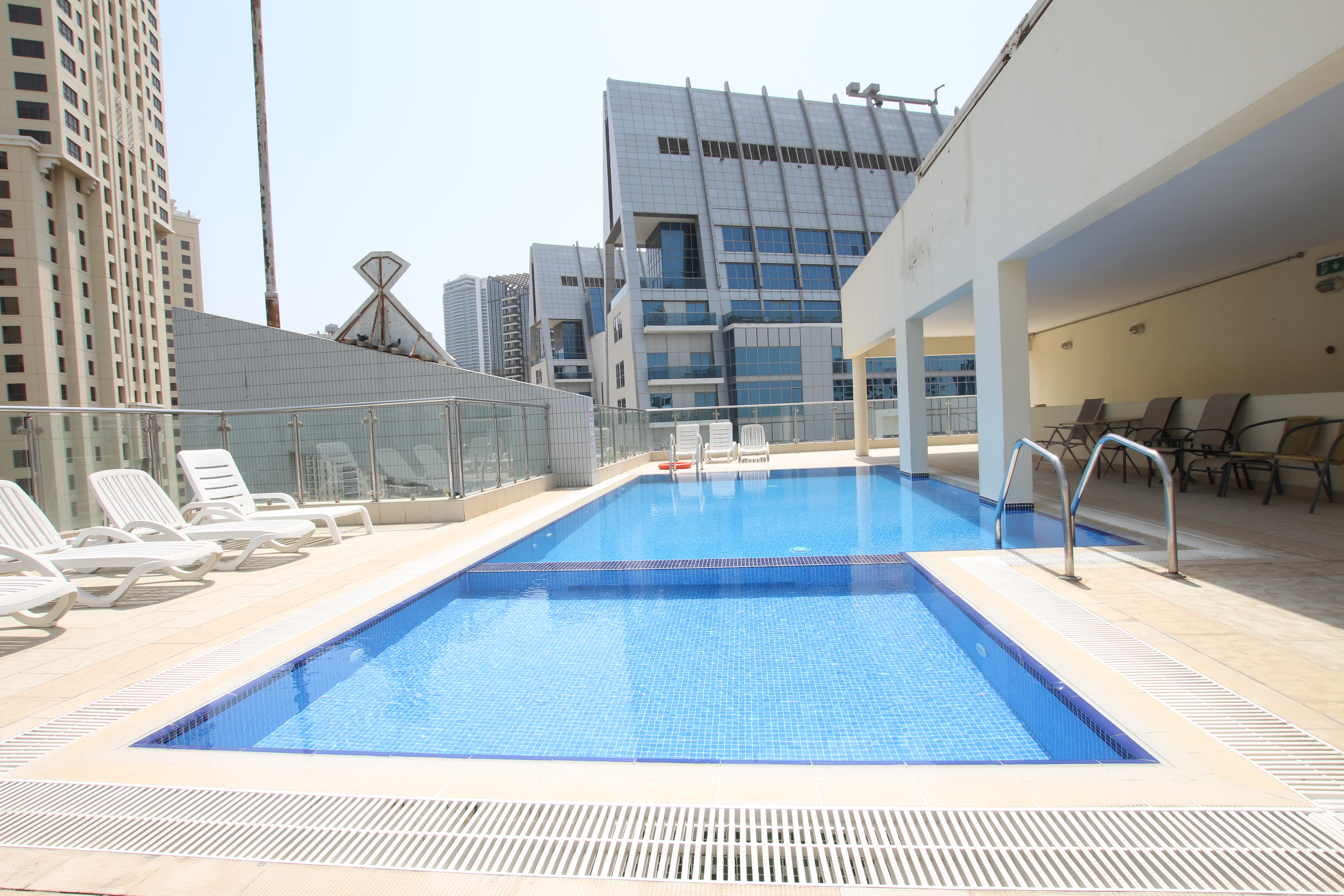 Spacious 2 BHK Near to marina walk chiller free