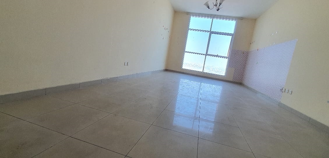 1 room and a hall in Al Bustan area, close to the Ajman Museum and the Gold Souq, free air conditioning and parking