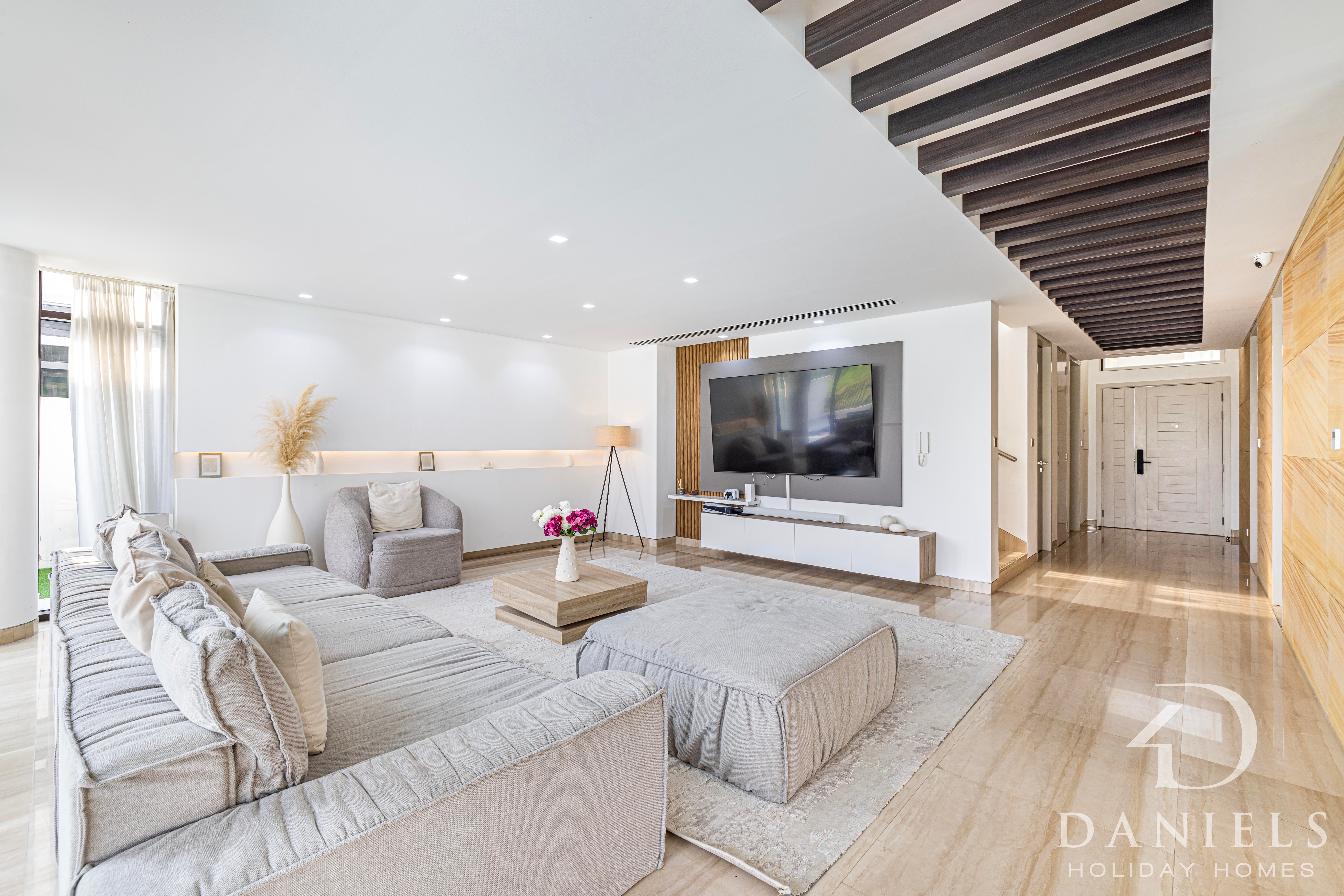 Luxury 5BR Villa with Private Pool & View