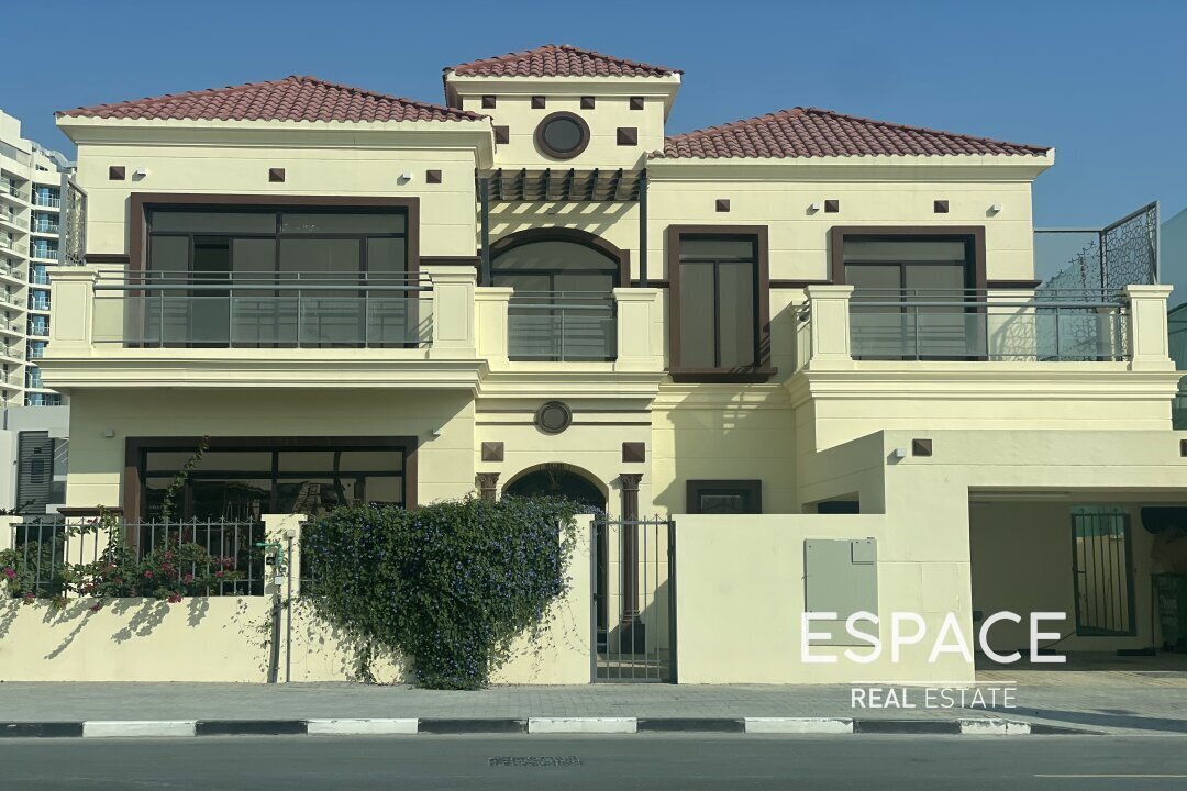 5 Beds | Available Now | Custom Built