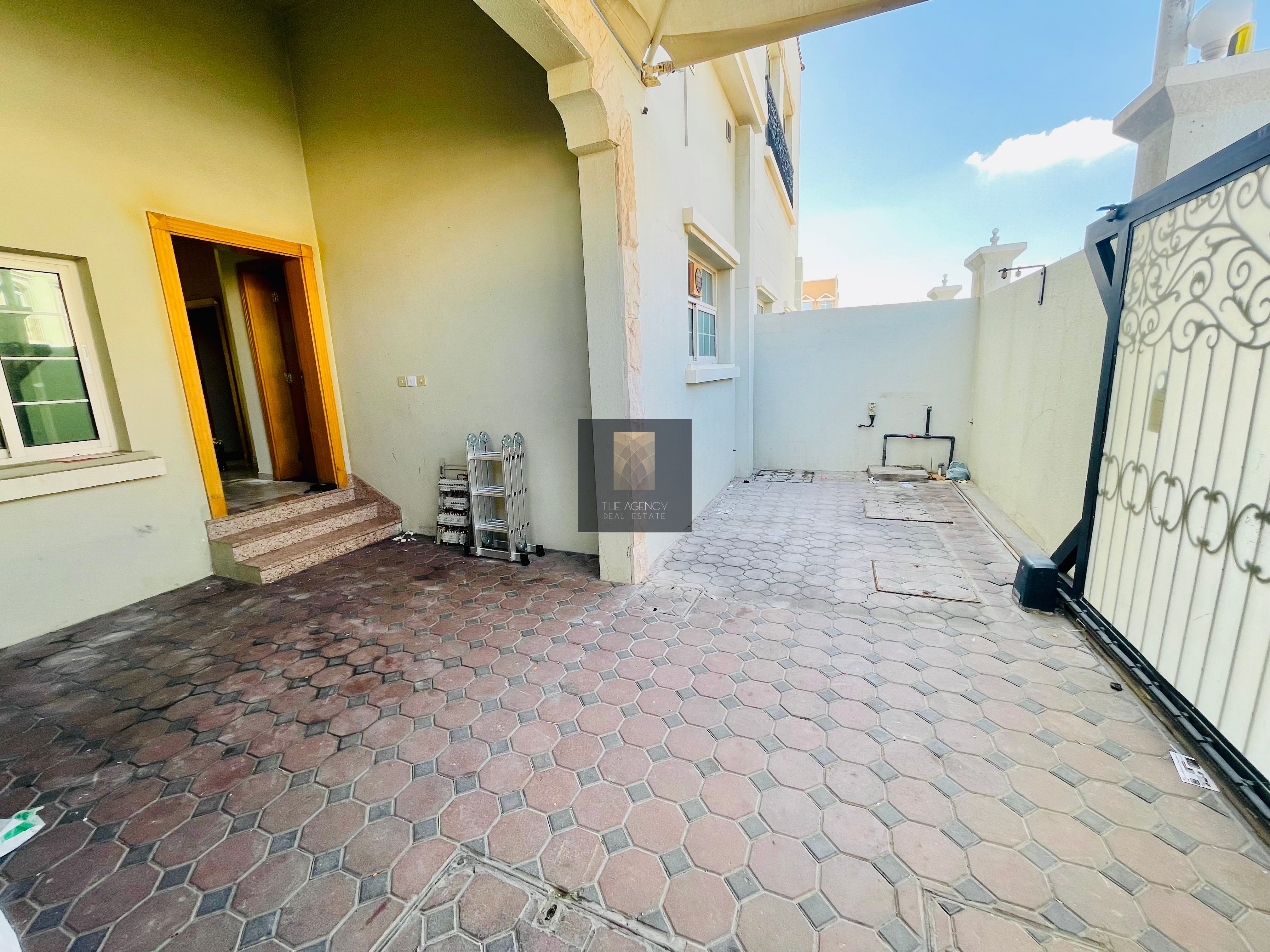 BEST DEAL : LARGE 3BR+ MAID ROOM : SEPERATE ENTRANCE