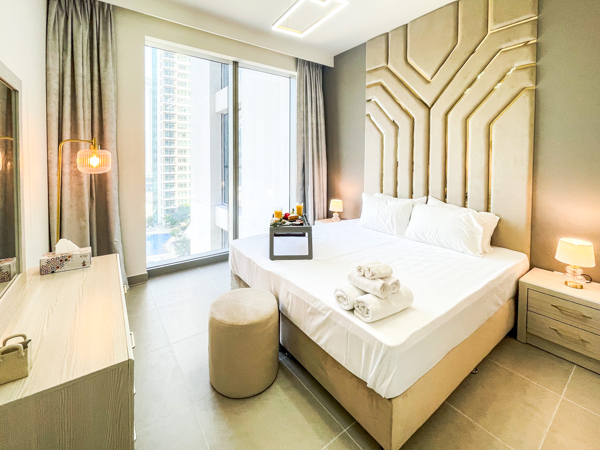 Modern 2 Bedroom Apartment with City Views