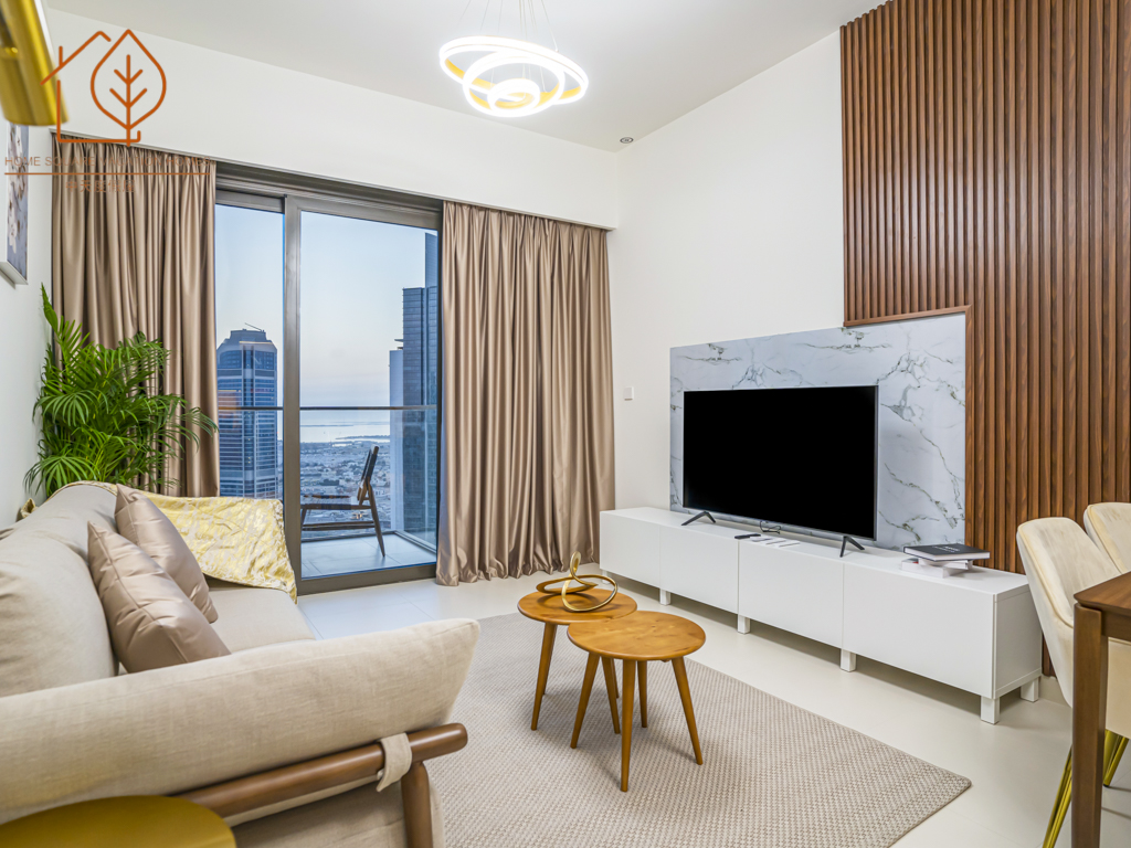 Fully Furnished 1 Bed Apartment at Top Floor with City Views