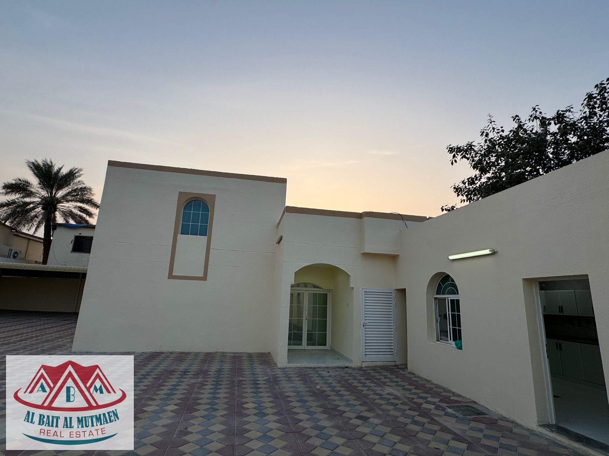 large and clean five-bedroom master house with air conditioners