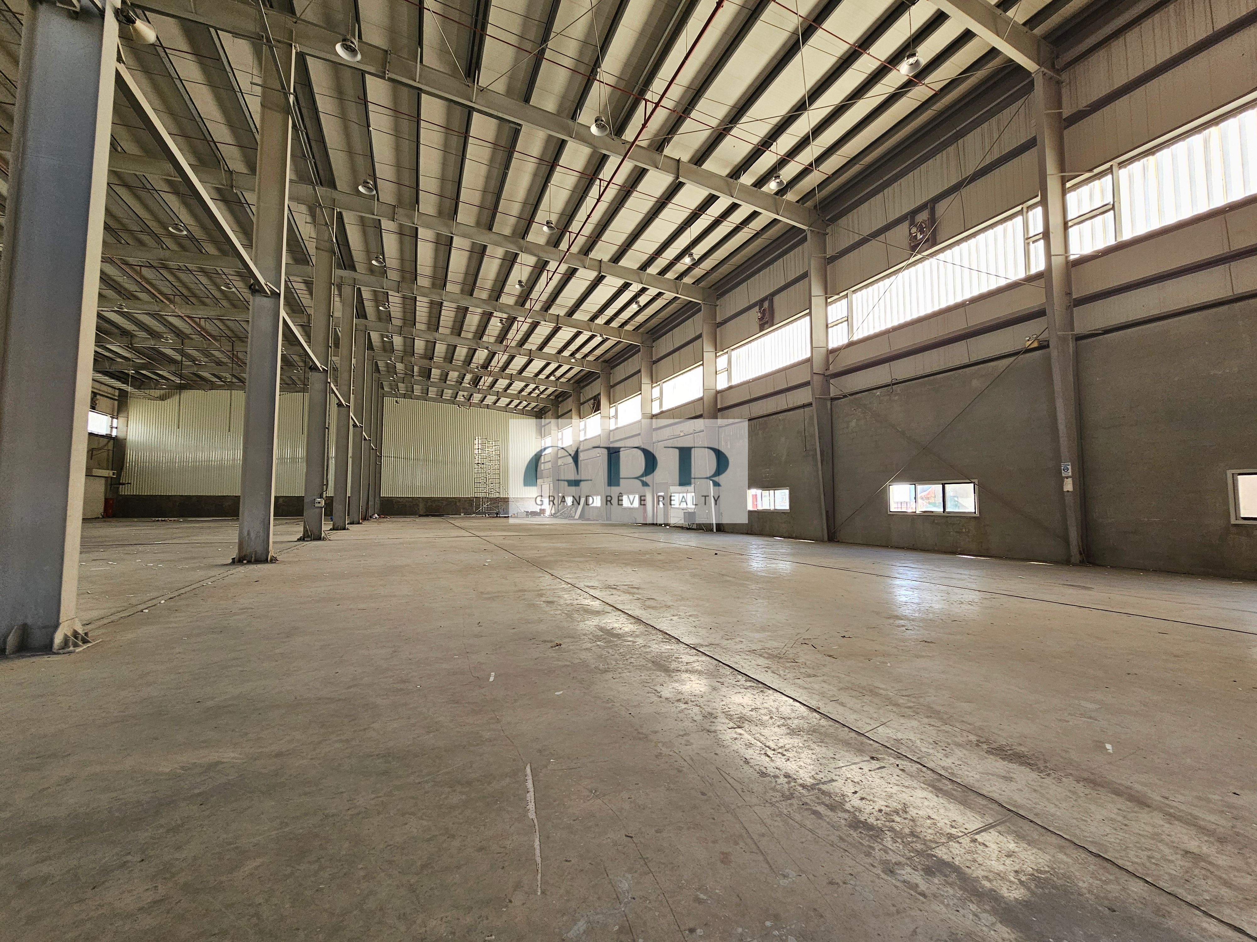 Industrial warehouse well maintained