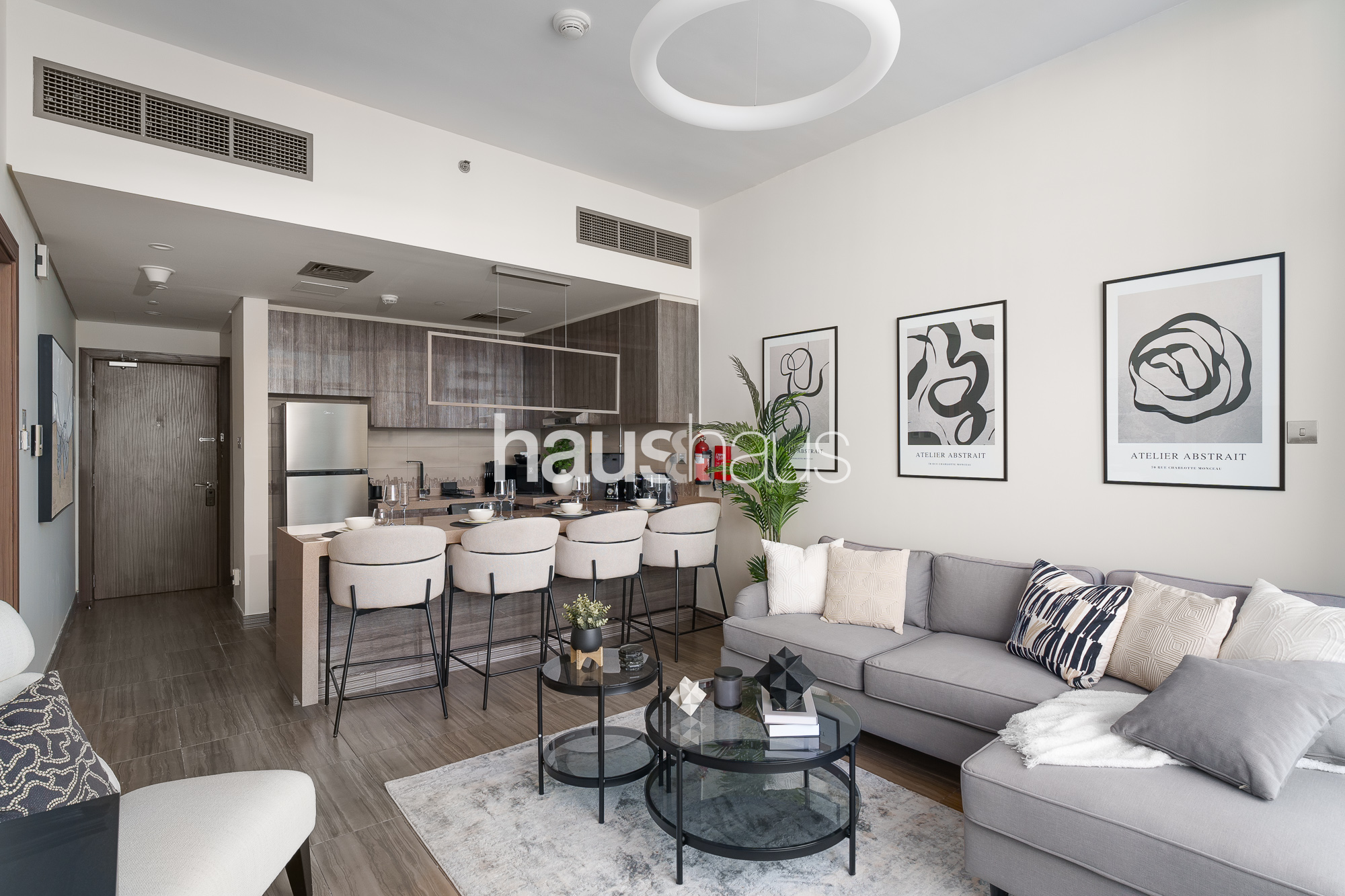 High-floor | Spectacular City Skyline & Lake View