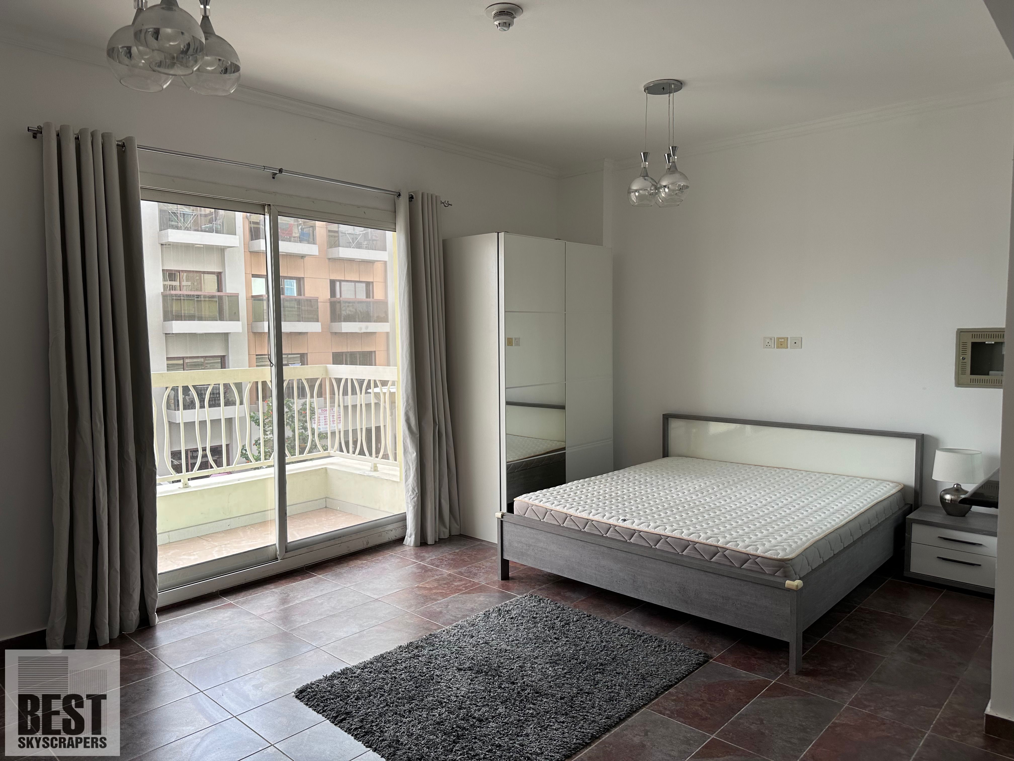 Furnished/Prime Location/Chiller free