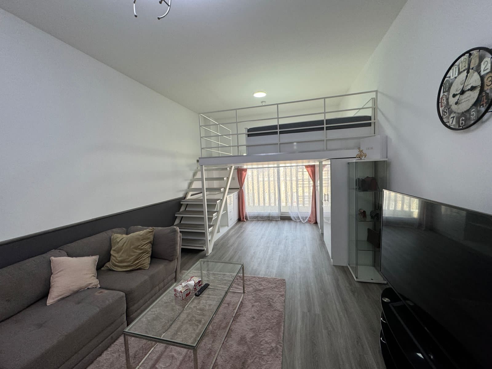 apartment card