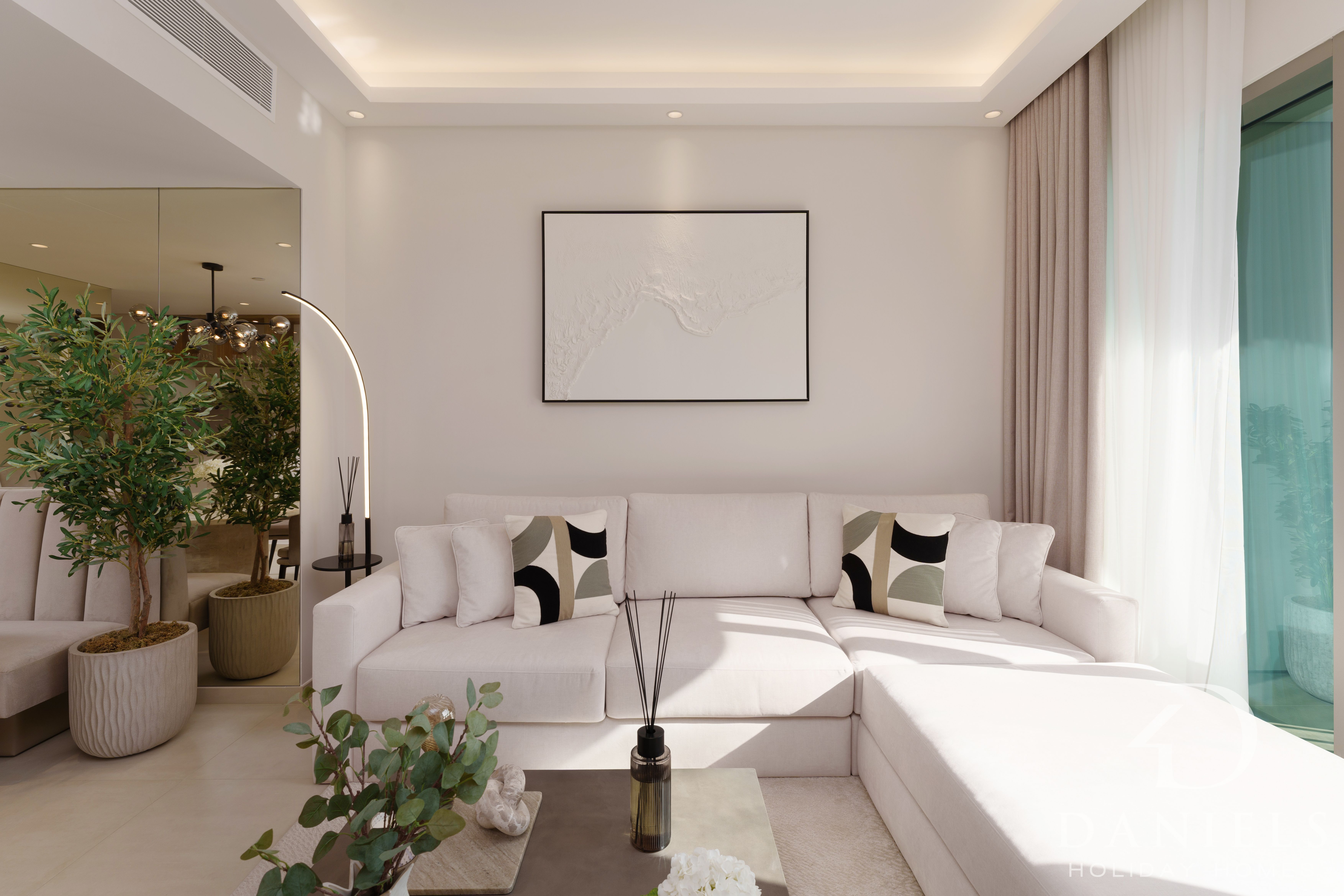 Luxurious 2BR with Spectacular Burj Khalifa Views
